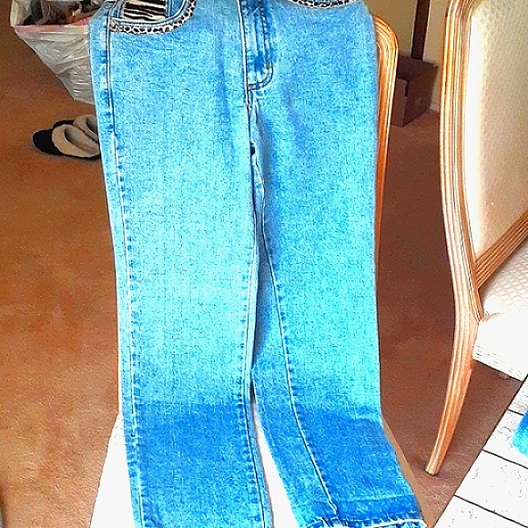 Vintage denim jeans from store Cache.,size 4...animal print faux fur trim,unworn - Picture 14 of 16